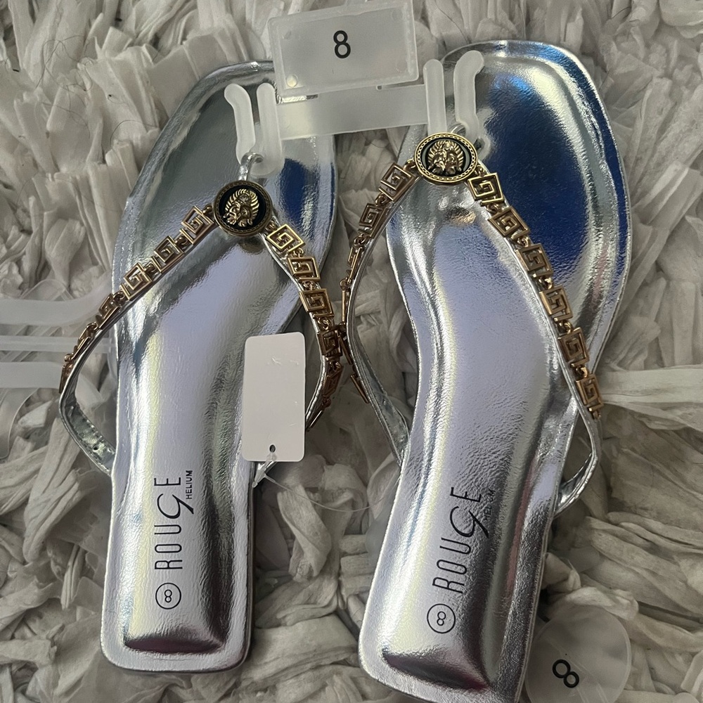 Rouge Helium Silver Sandals with Metallic Finish